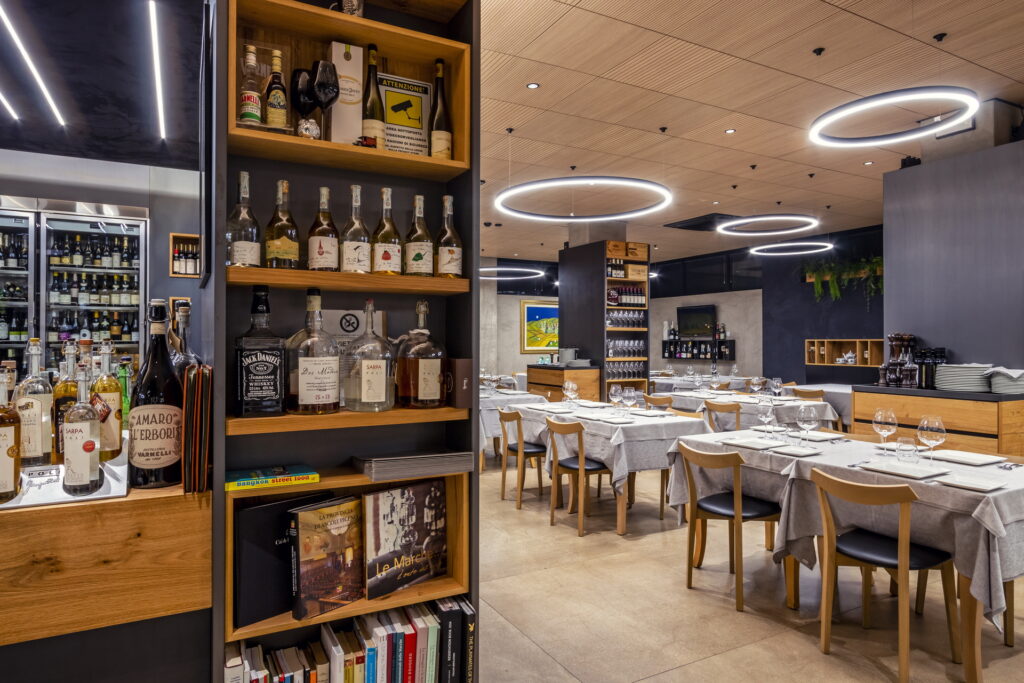 Ristorante pizzeria Manhattan a Porto sant'elpidio sala ristorazione